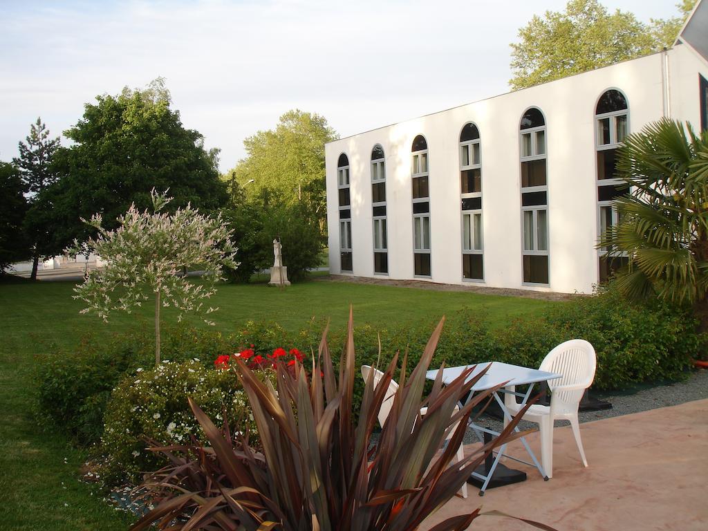 Agape Hotel Niort- Bessines Екстер'єр фото